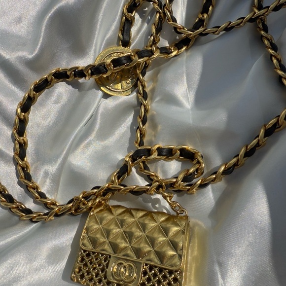 Anthropologe  Black Gold Chain Belt With Designer Mini Charm Bag - Picture 5 of 11